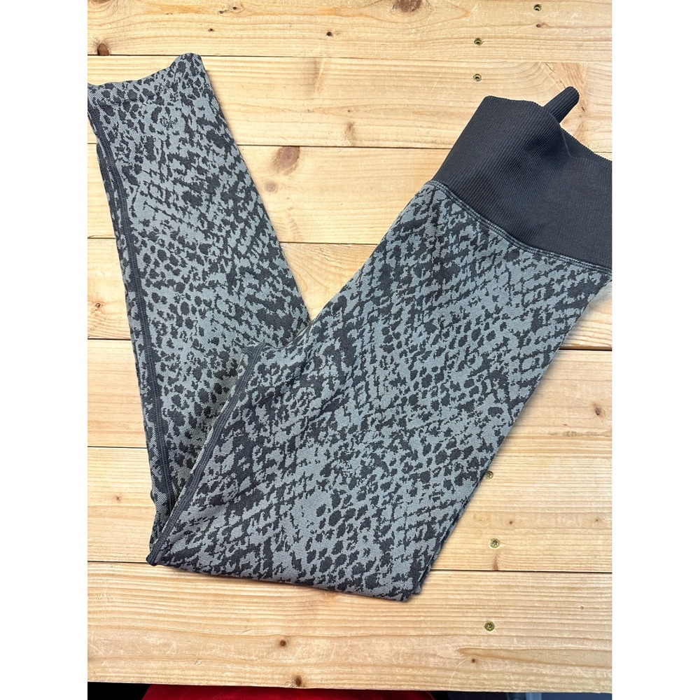OFFLINE by Aerie Grey Black‎ Animal Print Seamless Leggings Women's Size L